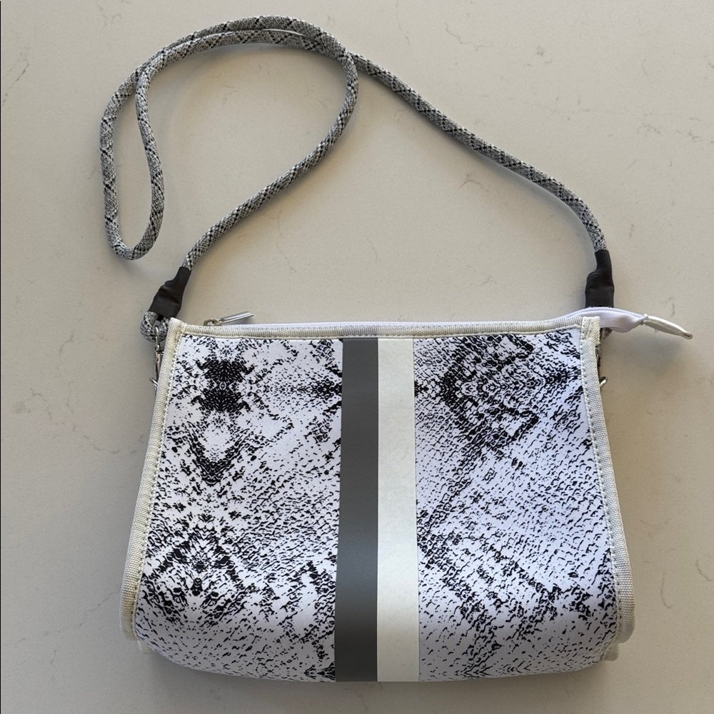 Haute Shore Gray Snake Print Women's Purse w/ Detachable Strap *New